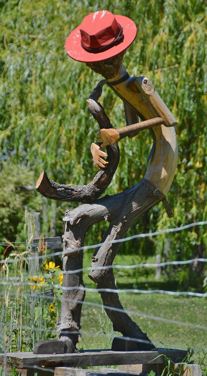 jazz player made of wood